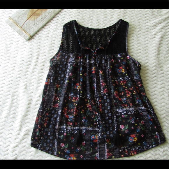 No Boundaries Flowered Design Tank Top - Picture 1 of 6